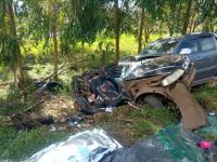 adolescente-e-mais-dois-morrem-em-batida-que-deixou-carro-destruido-em-sc