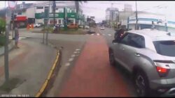 video:-motociclista-sem-retrovisor-e-nao-habilitado-sofre-acidente-apos-fugir-de-abordagem-da-pm