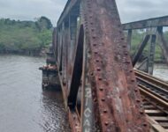 mulher-cai-de-ponte-ao-tirar-foto-e-e-salva-por-cadarco-amarrado-pelo-namorado-em-sc;-video