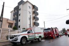 mulher-morre-e-quatro-precisam-de-atendimento-medico-apos-apartamento-pegar-fogo-em-sc